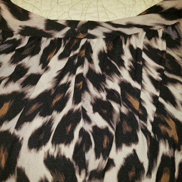 Sleeveless Top - Picture 6 of 11